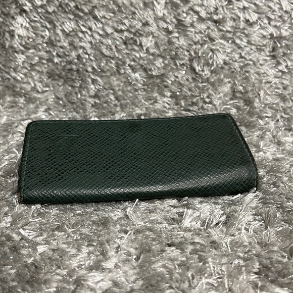 Louis Vuitton Key holder Key case Taiga Green Woman unisex Authentic - Picture 3 of 15